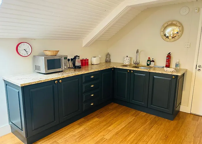 Glastonbury Festival En-Suite Studio With Kitchenette - 2 Miles To Site
